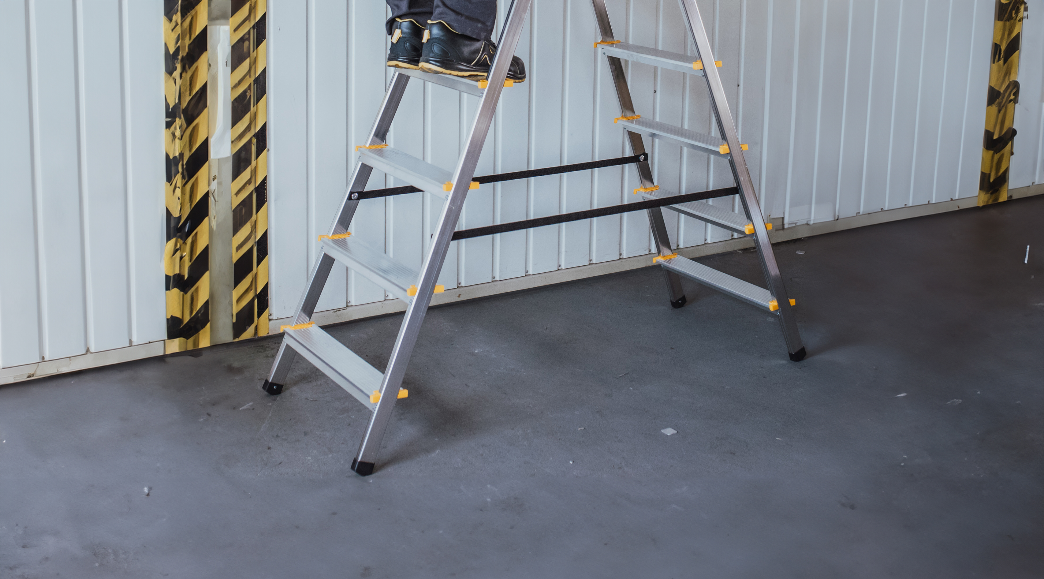 two-step-aluminum-double-sided-household-ladder-125-kg.jpg